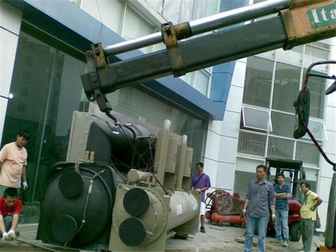 景泰县随车吊和汽车吊的核心区别是什么？哪种更省钱？