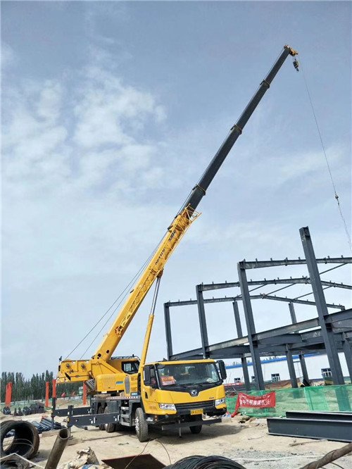 景泰县超高层建筑钢结构吊装案例